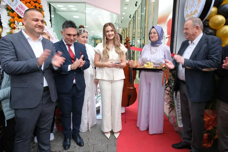 GC Gold Center Karşıyaka Mağaza Açılış Töreni - Alkışlayan Davetliler